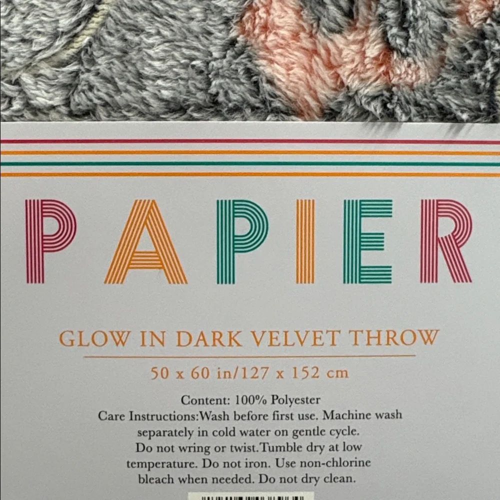 Papier NEW Glow in the Dark Throw Velvet Skulls Halloween 50 x 60 100% Polyester